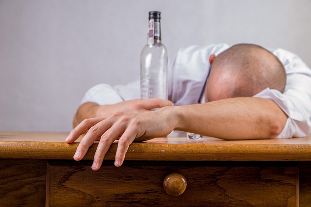 table-mesa-kaiser-psychologist-640x480-35314480.jpeg