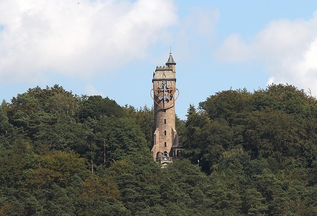 valmont-kaiser-counselor-640x480-86250804.jpeg